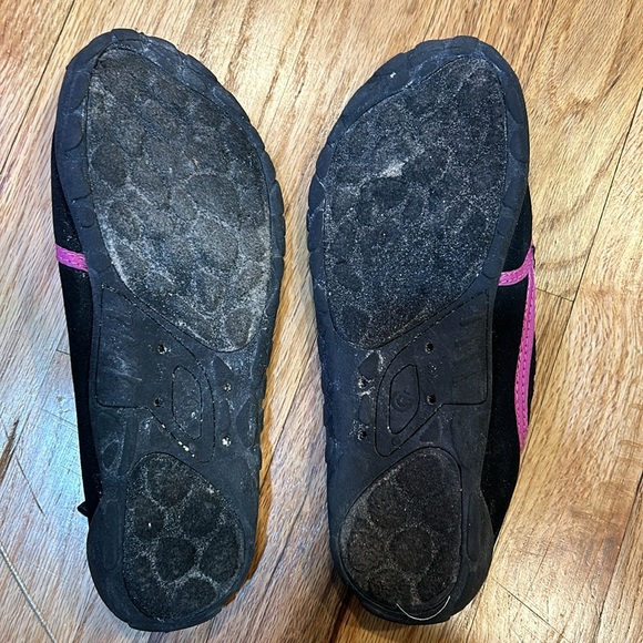 Water shoes worn but plenty of life left! - Picture 9 of 13